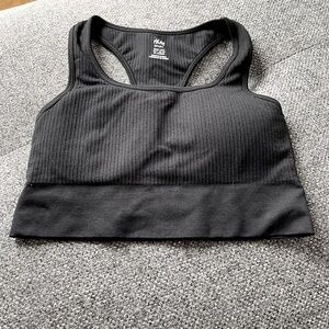 3/22 🧡 H&M ribbed sport bra
Size: S